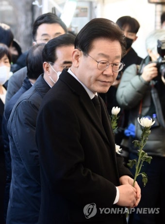 이태원참사 희생자 시민분향소 찾아 조문하는 이재명 대표
