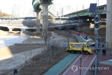 도림보도육교 내려앉아 통행 제한