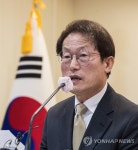 신년 기자회견에서 발언하는 조희연 교육감