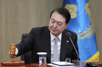 국무회의 개회 선언하는 윤석열 대통령