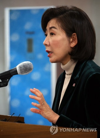 저출산고령사회 정책 밝히는 나경원 부위원장
