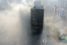 부산 도심 한복판 주차타워 화재