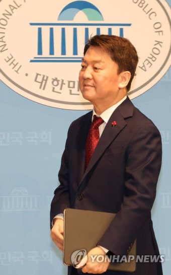 당대표 출마 기자회견 마친 안철수 의원