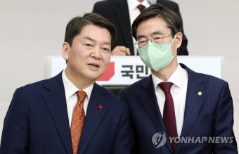 대화 나누는 안철수-조경태