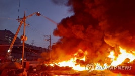 경북 경주 폐자원 재생공장 화재…진화 중
