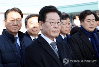 인천 신항 찾은 이재명 대표