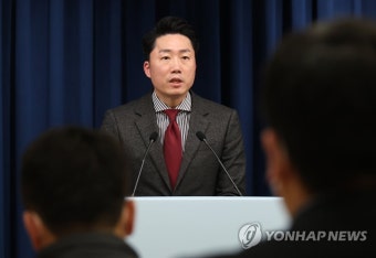 현안 브리핑하는 이재명 대통령실 부대변인