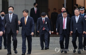 윤 대통령 환송 나선 국민의힘 정진석 비대위원장과 김대기 비서실장