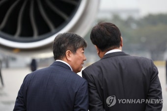 윤 대통령 환송 나선 국민의힘 정진석 비대위원장과 김대기 비서실장