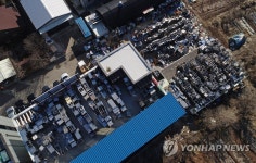 빽빽히 들어선 중고 주방용품