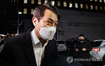 나경원과 만찬 위해 입장하는 오세훈