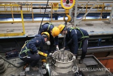 설 명절 앞두고 분주한 수도권철도차량정비단