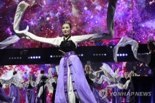 고려인 가무단의 화려한 춤사위