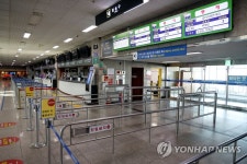 귀경객 없는 인천항 연안여객터미널