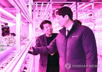 안덕근 본부장, 스마트팜 수출기업 현장 방문