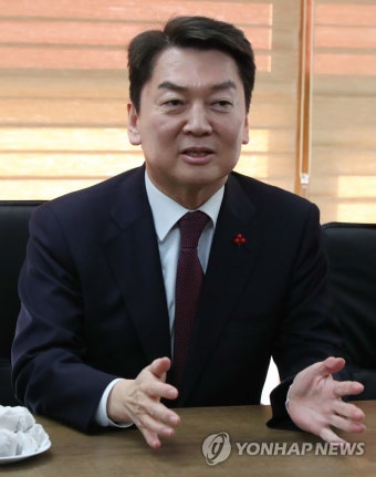 국민의힘 충남도당 의원들과 면담하는 안철수