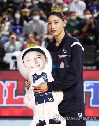 올스타 팬 투표 1위 김연경