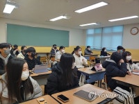 개학 첫날이자 실내 마스크 착용 해제 첫날 소담고등학교 모습