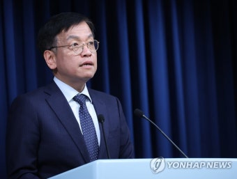 UAE 투자유치 후속조치 설명하는 최상목 경제수석