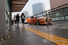 택시 기본요금 인상 첫날…한산해진 승강장