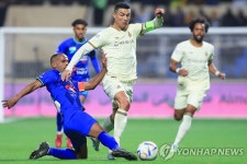 프린스치킨교동점 | 호날두, 사우디 프로축구 데뷔골…추가시간 PK 동점골