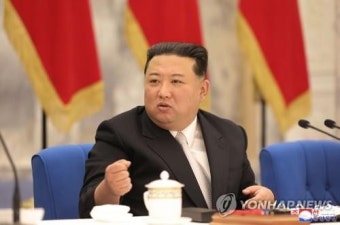 북, 김정은 참석 중앙군사위 개최…"전쟁준비태세 엄격히 완비"