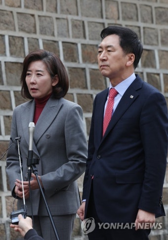입장 발표하는 김기현-나경원