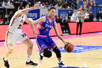여자농구 삼성생명, BNK 잡고 단독 2위로…강유림 결정적 3점
