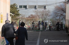 군인가족 이용 영외마트 문전성시