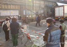 군인가족 이용 영외마트 문전성시
