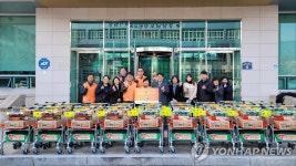 경남도, 노인 안전 보행 돕는 사랑의 구르미카 60대 전달