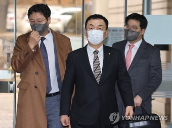 '도이치모터스 주가조작' 권오수 1심 선고 공판 출석