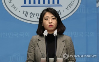 대장동·김건희 특검 관련 입장 발표 기자회견하는 용혜인 의원