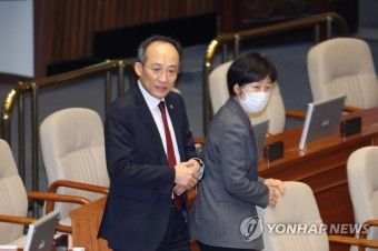 본회의 참석하는 추경호 부총리