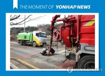 [모멘트] 정수장 시설 고장으로 침수됐던 도로 복구 작업