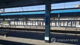 지하철 1호선 소사역서 20대 투신 사망…열차 운행 한때 중단