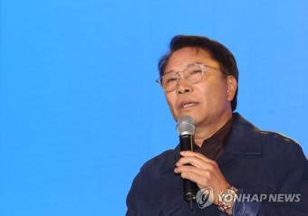 기조연설하는 이수만