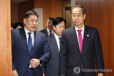 총리회담 참석하는 한·몽골 총리