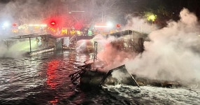 창원 구산면 앞바다 정박 바지선서 불…인명피해 없어
