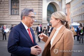 뮌헨 안보회의에서 만난 한-캐나다 외교장관