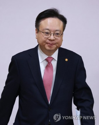 비상경제장관회의 참석하는 조규홍 복지부 장관
