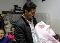 [튀르키예 강진] 탯줄 단채 발견된 기적의 아기, 고모집으로 입양