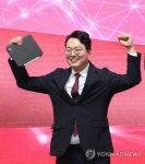 인사하는 천하람 당대표 후보
