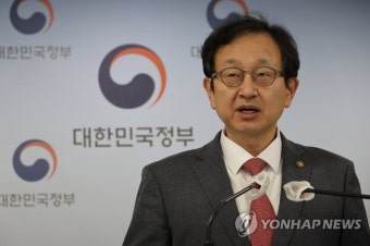 행정심판 제도개선 방안 브리핑하는 정승윤 권익위 부위원장