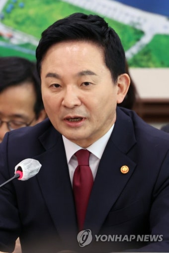 답변하는 원희룡 장관