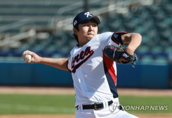 WBC 대표팀 타자 상대하는 정철원