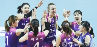 파이팅 외치는 흥국생명 선수들
