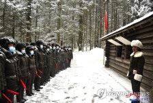 북한 전국청년동맹사상사업 일꾼들, 백두산밀영고향집 답사 진행