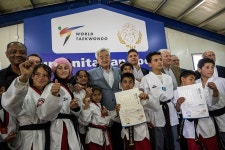 스포츠로 꿈·희망을…태권도가 앞장선 난민 축제에 야구도 동참