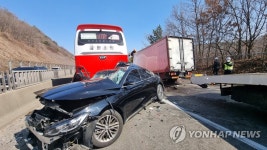 천안논산고속도로 남공주IC 차량 4대 추돌사고로 6명 다쳐